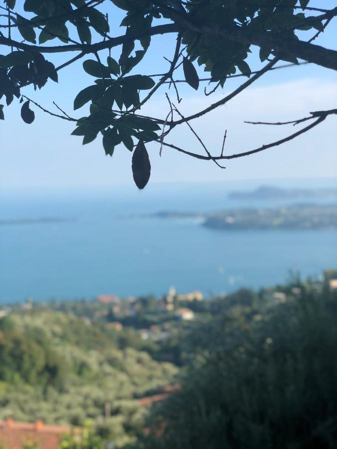 La Casa Di Andrea Apartment Gardone Riviera Bagian luar foto