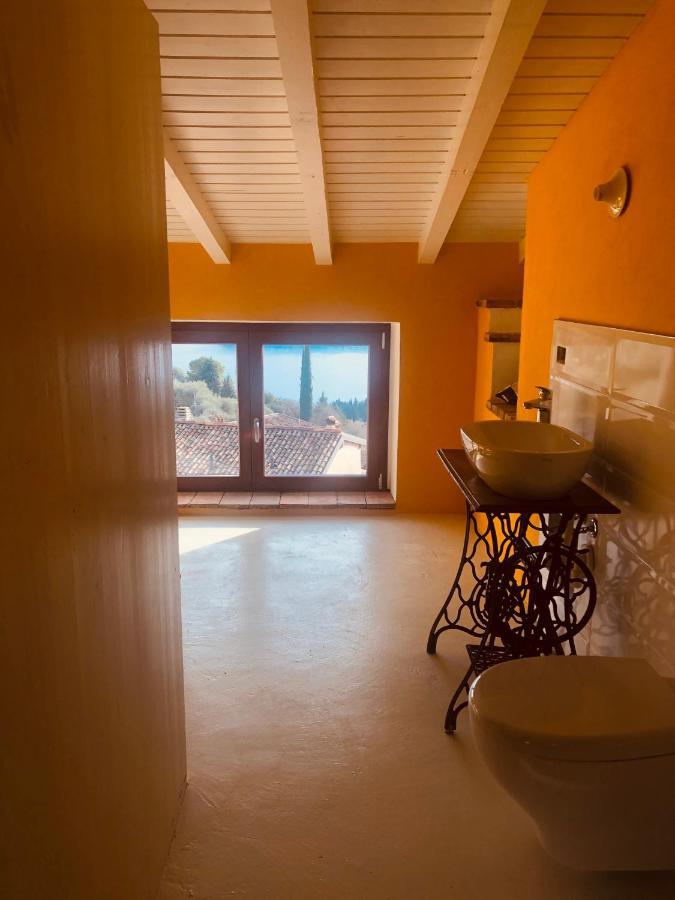 La Casa Di Andrea Apartment Gardone Riviera Bagian luar foto
